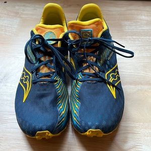 Saucony Kilkenny XCv9 racing flats, size 9